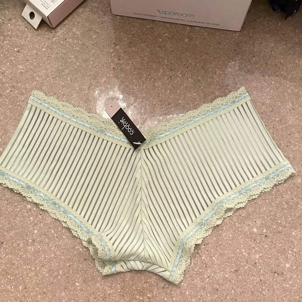 Coobie intimates panties, sz L. New with tags.